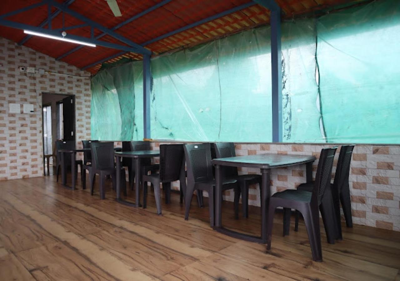 Sea King Beach Resort Ганпатипуле Екстериор снимка