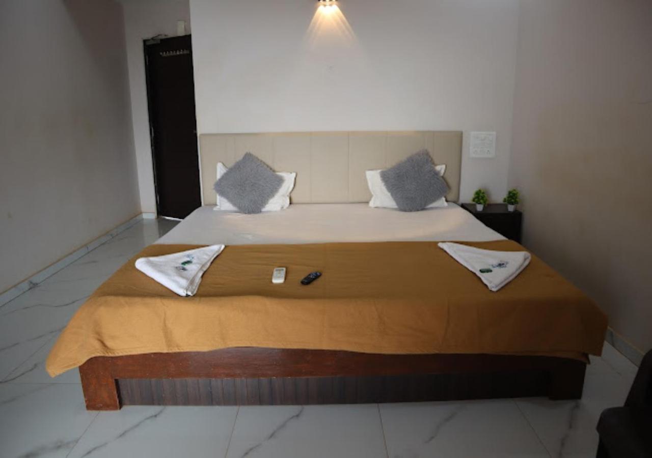Sea King Beach Resort Ганпатипуле Екстериор снимка