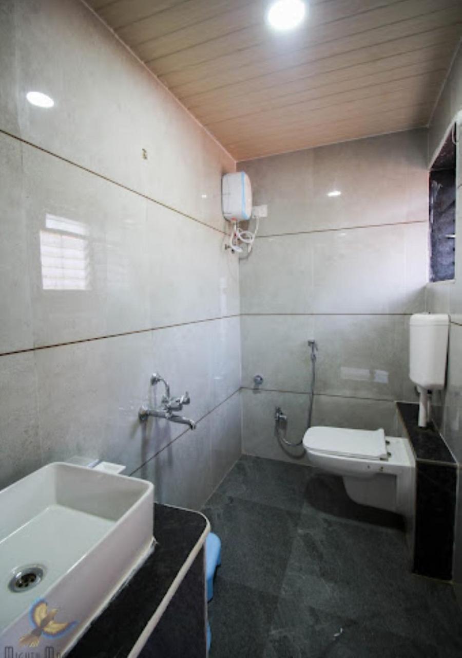 Sea King Beach Resort Ганпатипуле Екстериор снимка