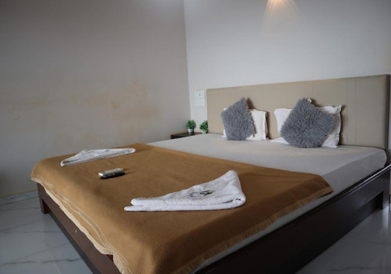 Sea King Beach Resort Ганпатипуле Екстериор снимка