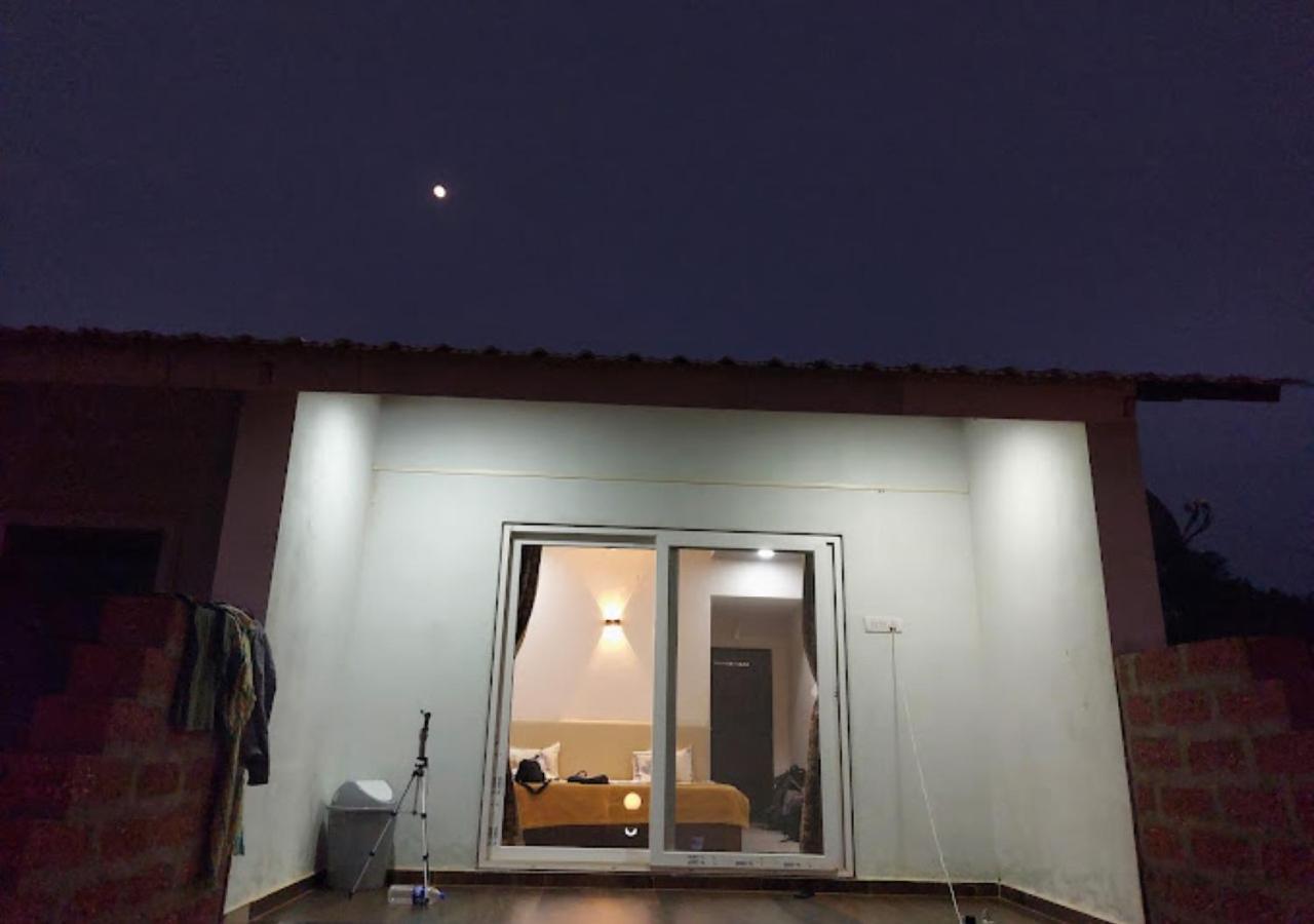 Sea King Beach Resort Ганпатипуле Екстериор снимка