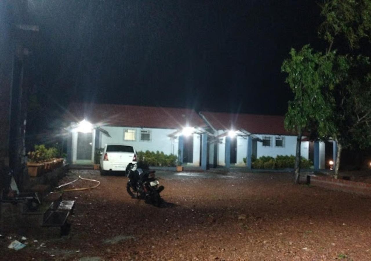 Sea King Beach Resort Ганпатипуле Екстериор снимка