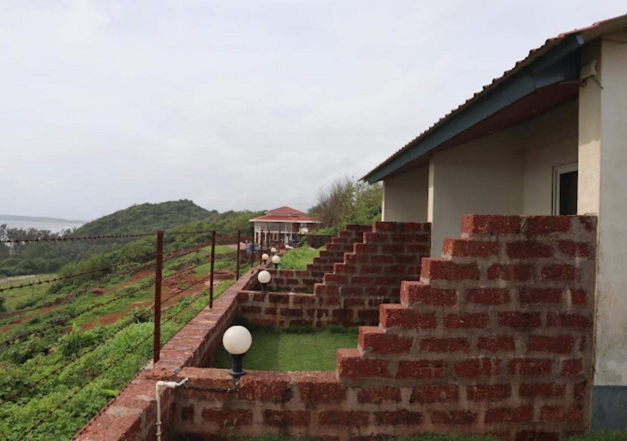Sea King Beach Resort Ганпатипуле Екстериор снимка